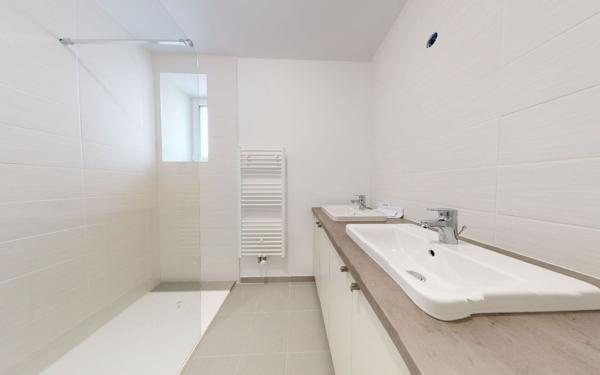 Appartement à louer    3 pièces • 72,98 m2 Jassans-Riottier