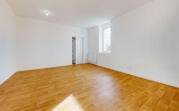 Appartement à louer    3 pièces • 72,98 m2 Jassans-Riottier