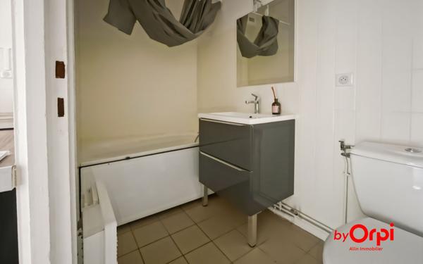 Immeuble à vendre    2 pièces • 90 m2 Montluçon
