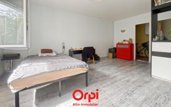 Immeuble à vendre    2 pièces • 90 m2 Montluçon