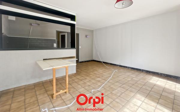 Immeuble à vendre    2 pièces • 90 m2 Montluçon