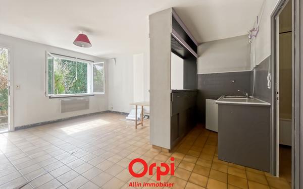 Immeuble à vendre    2 pièces • 90 m2 Montluçon