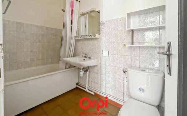 Immeuble à vendre    2 pièces • 90 m2 Montluçon