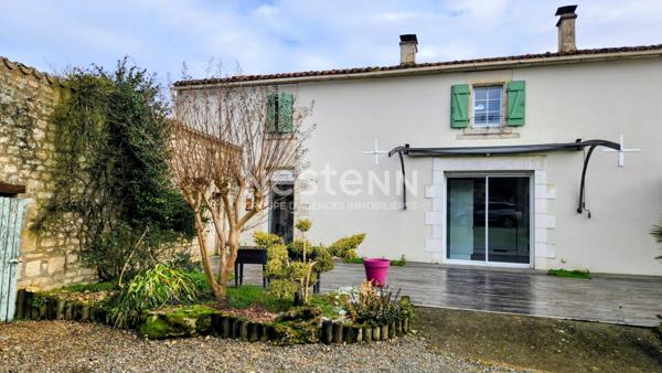 Charmante maison, 4 chambres, dépendances, jardin clos à Saint Pierre le Vieux