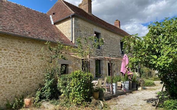 Maison à vendre    8 pièces •  Semallé