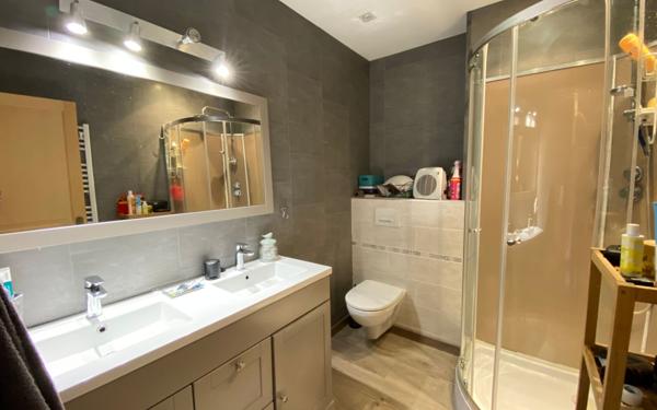 Maison à vendre    8 pièces •  Semallé