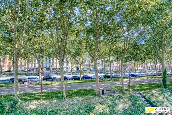 Versailles Notre-Dame Avenue de St-Cloud - Appartement 5 pièces de 95 m² situé au 2ème étage d'un immeuble XVIIIème €795 000 ** - Référence 27519
