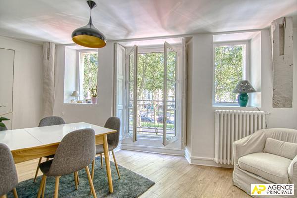 Versailles Notre-Dame Avenue de St-Cloud - Appartement 5 pièces de 95 m² situé au 2ème étage d'un immeuble XVIIIème €795 000 ** - Référence 27519