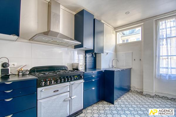 Versailles Notre-Dame Avenue de St-Cloud - Appartement 5 pièces de 95 m² situé au 2ème étage d'un immeuble XVIIIème €795 000 ** - Référence 27519