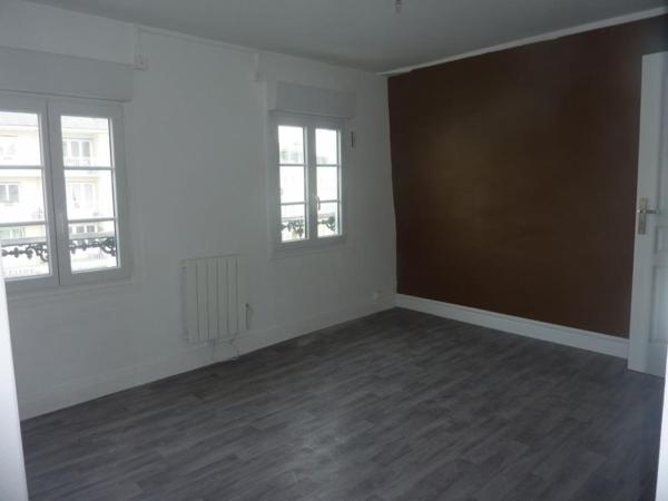 LISIEUX, F1 d'env.26 m² au 2ème étage , Lisieux