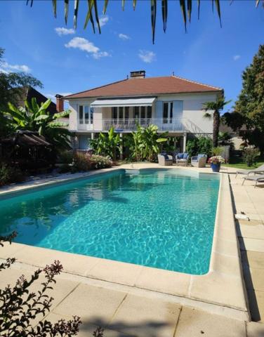 Maison ancienne - Gourdon Maison de ville avec jardin et piscine