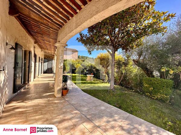 Villa individuelle 6 pièces 148 m2 avec jardin arboré, terrasse et cave
