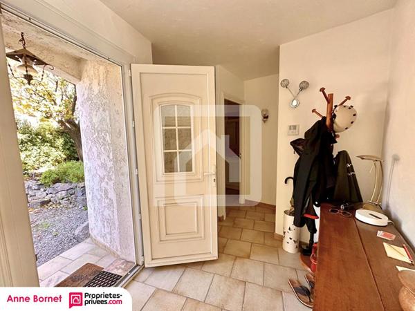 Villa individuelle 6 pièces 148 m2 avec jardin arboré, terrasse et cave