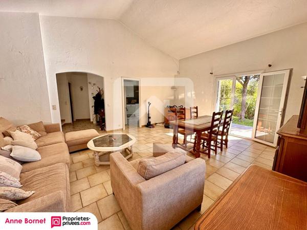 Villa individuelle 6 pièces 148 m2 avec jardin arboré, terrasse et cave