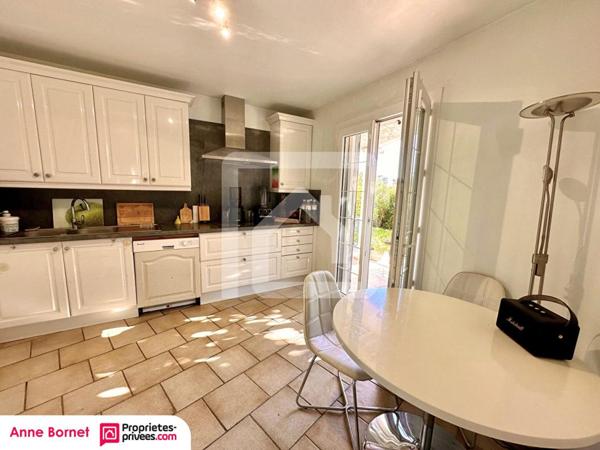 Villa individuelle 6 pièces 148 m2 avec jardin arboré, terrasse et cave