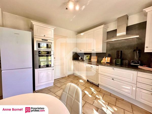 Villa individuelle 6 pièces 148 m2 avec jardin arboré, terrasse et cave