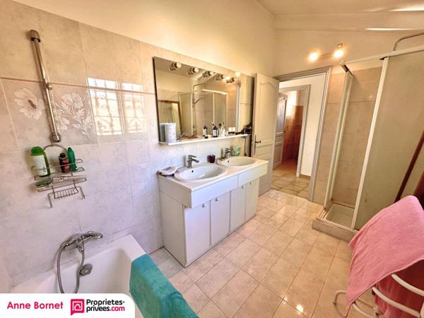 Villa individuelle 6 pièces 148 m2 avec jardin arboré, terrasse et cave