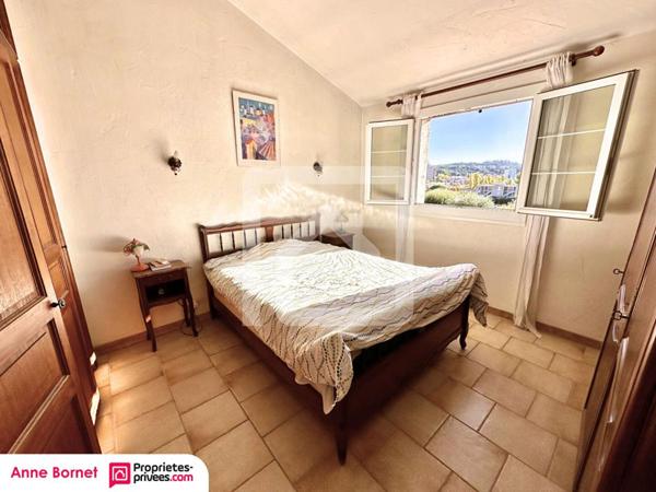 Villa individuelle 6 pièces 148 m2 avec jardin arboré, terrasse et cave