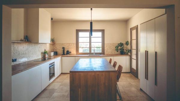 Uzès (30700) A vendre superbe villa à seulement 3 minutes d'Uzès