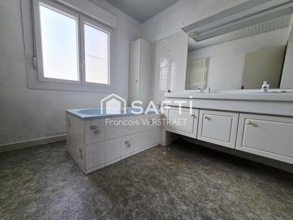 Maison 5 chambres , un jardin plein sud, double garage motorisé,grande  cave