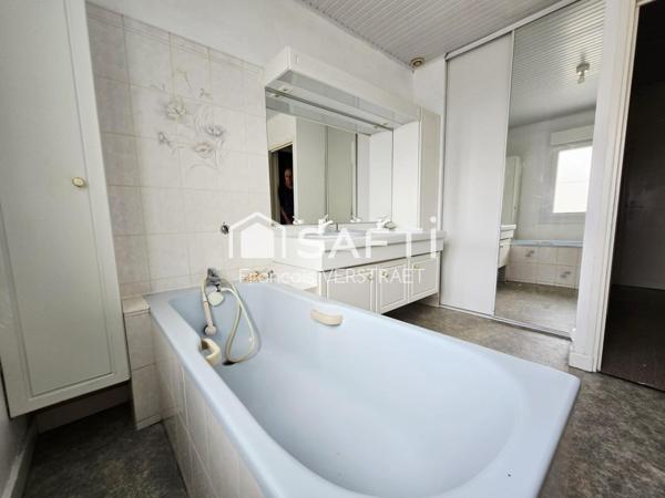 Maison 5 chambres , un jardin plein sud, double garage motorisé,grande  cave