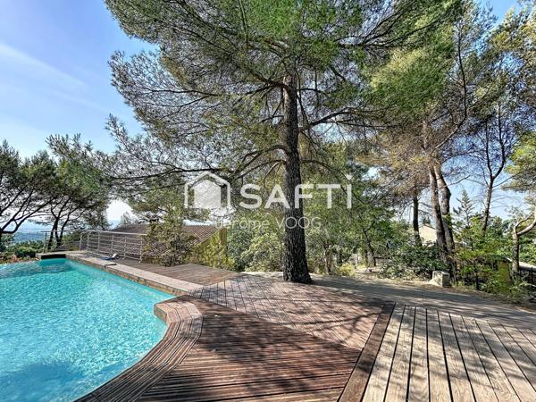 Maison d’architecte avec piscine à débordement au cœur de la pinède à Pierrevert