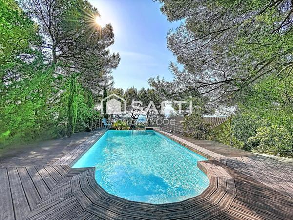 Maison d’architecte avec piscine à débordement au cœur de la pinède à Pierrevert