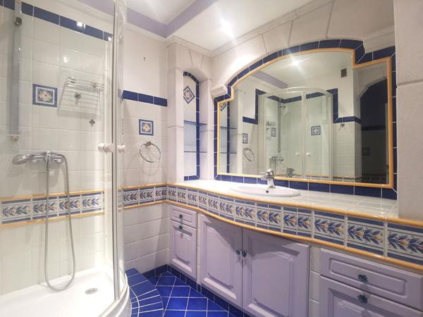 GORBELLA : GRAND APPARTEMENT 3 PIECES DANS RESIDENCE STANDING