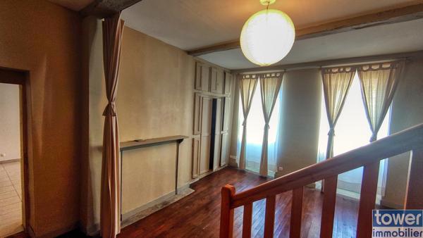 Maison de village
                                                                                                                                                                                                                                                                                                                        7 pièce(s)                                                                                                                                                                                                          4 chambre(s)                                                                                                                                                                                                          221  m²