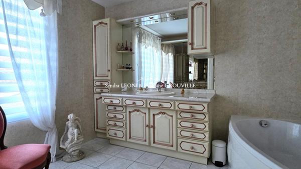 PROCHE EPERNON - MAGNIFIQUE MAISON CONTEMPORAIRE, 7 PIECES + DEPENDANCE