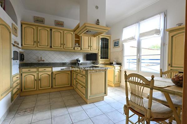 PROCHE EPERNON - MAGNIFIQUE MAISON CONTEMPORAIRE, 7 PIECES + DEPENDANCE