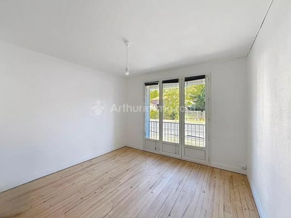 Location                                                      Appartement
                        
                     3 pièces                      60 m2                     à Veyre-Monton