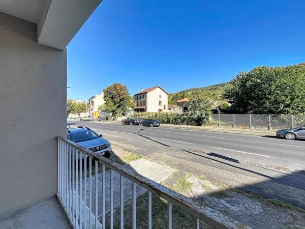 Location                                                      Appartement
                        
                     3 pièces                      60 m2                     à Veyre-Monton