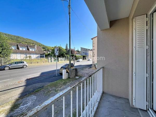Location                                                      Appartement
                        
                     3 pièces                      60 m2                     à Veyre-Monton