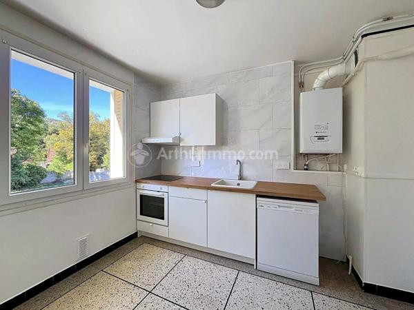 Location                                                      Appartement
                        
                     3 pièces                      60 m2                     à Veyre-Monton