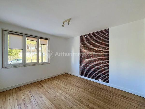 Location                                                      Appartement
                        
                     3 pièces                      60 m2                     à Veyre-Monton