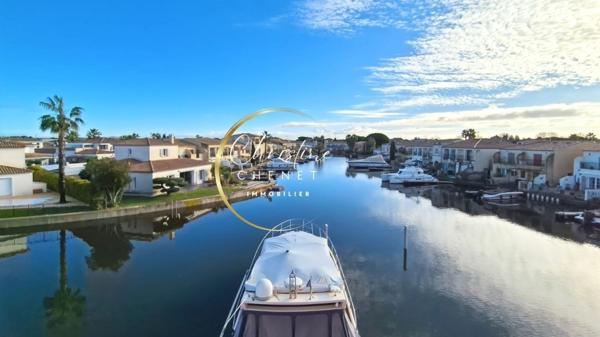 Marina - 3 chambres - 3 salles d'eau et WC + poste d'amarrage + garage