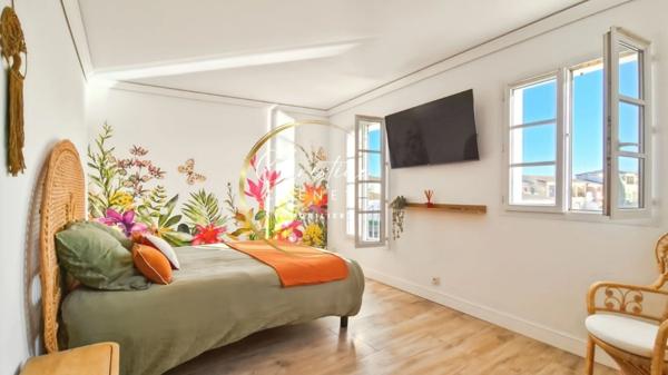 Marina - 3 chambres - 3 salles d'eau et WC + poste d'amarrage + garage