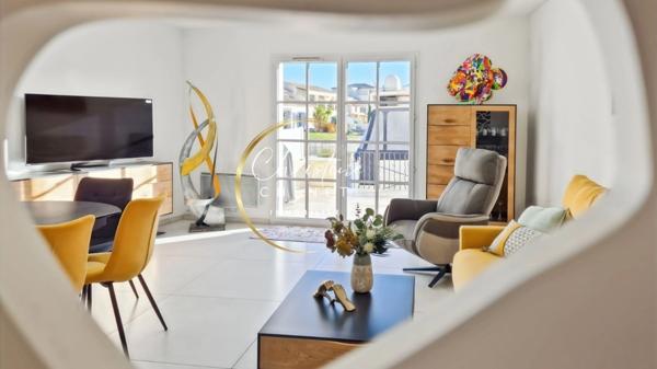 Marina - 3 chambres - 3 salles d'eau et WC + poste d'amarrage + garage