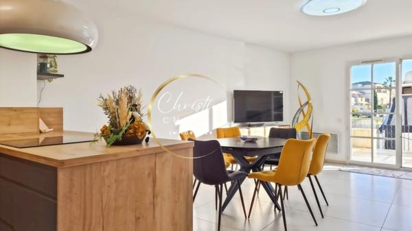 Marina - 3 chambres - 3 salles d'eau et WC + poste d'amarrage + garage