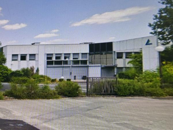 Bureau
        
        - 1699 m²