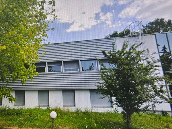 Bureau
        
        - 1699 m²