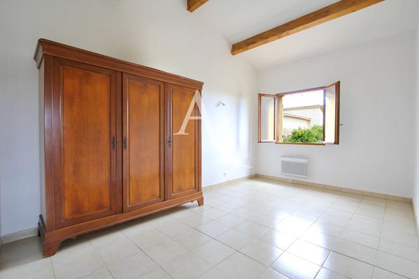 VILLENEUVE LES MAGUELONE - VILLA NON MITOYENNE - T5 - CONSTRUCTION 1990 -101 M2 - 3 CHAMBRES - 1 MEZZANINE 2 SDE - GARAGE - 2 PARKINGS - CLIMATISATION - VILLA TRÈS BIEN ENTRETENUE - PROXIMITÉ IMMÉDIATE DE L'ARRET DE BUS N°44 "LES MOURES"