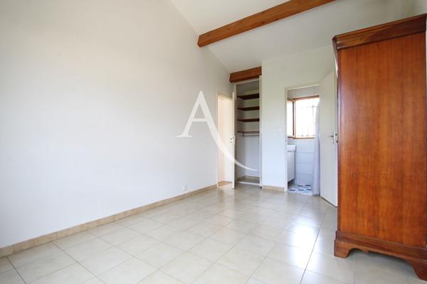 VILLENEUVE LES MAGUELONE - VILLA NON MITOYENNE - T5 - CONSTRUCTION 1990 -101 M2 - 3 CHAMBRES - 1 MEZZANINE 2 SDE - GARAGE - 2 PARKINGS - CLIMATISATION - VILLA TRÈS BIEN ENTRETENUE - PROXIMITÉ IMMÉDIATE DE L'ARRET DE BUS N°44 "LES MOURES"