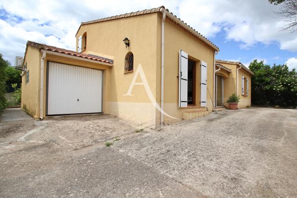 VILLENEUVE LES MAGUELONE - VILLA NON MITOYENNE - T5 - CONSTRUCTION 1990 -101 M2 - 3 CHAMBRES - 1 MEZZANINE 2 SDE - GARAGE - 2 PARKINGS - CLIMATISATION - VILLA TRÈS BIEN ENTRETENUE - PROXIMITÉ IMMÉDIATE DE L'ARRET DE BUS N°44 "LES MOURES"
