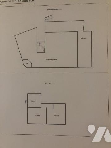 Dans le centre ville, immeuble à usage mixte commercial et d'habitation