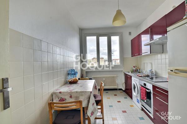 À vendre Spacieux T2 de 53 m² Lyon 8 idéalement situé proche facs et tram (69008)