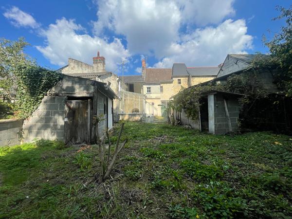 Saint Martin de la Place, maison à rénover dans le bourg de 123 m².