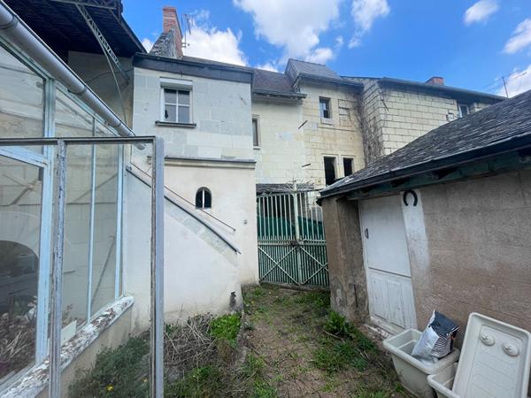 Saint Martin de la Place, maison à rénover dans le bourg de 123 m².