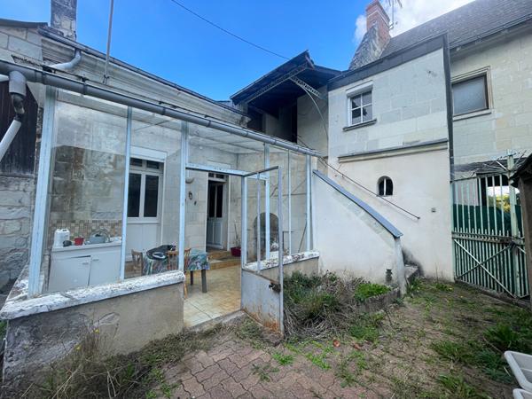 Saint Martin de la Place, maison à rénover dans le bourg de 123 m².